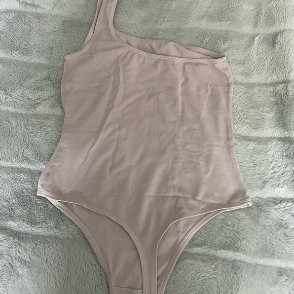Aritzia TNA one shoulder strap bodysuit grey size small - Picture 9 of 12